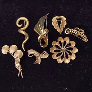 Lot of 7 Gold Tone Brooches Pins Swirl Bow Costume Vintage